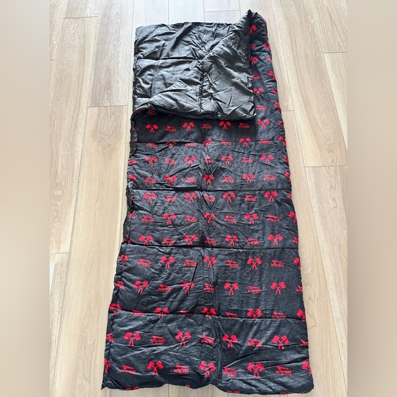 IN-N-OUT Insulated Sleeping Bag Promo Employee Issue Fleece collectable - Picture 2 of 10